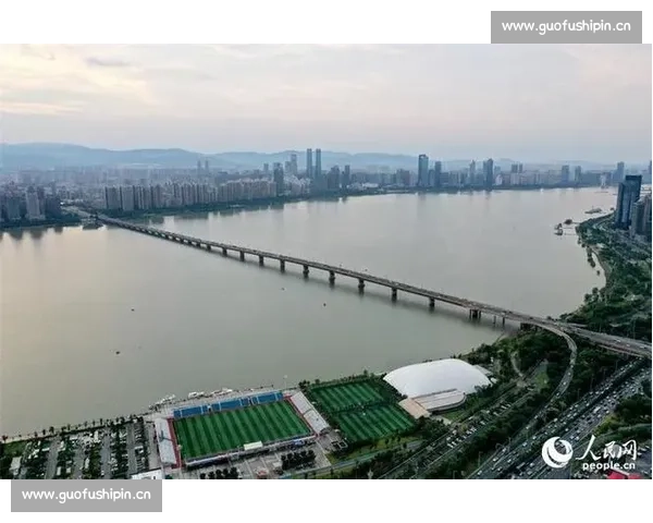 洪州大桥见证万人双向奔赴 南昌夜跑点燃全城热恋 洪州大桥见证万人双向奔赴 南昌夜跑点燃全城热恋